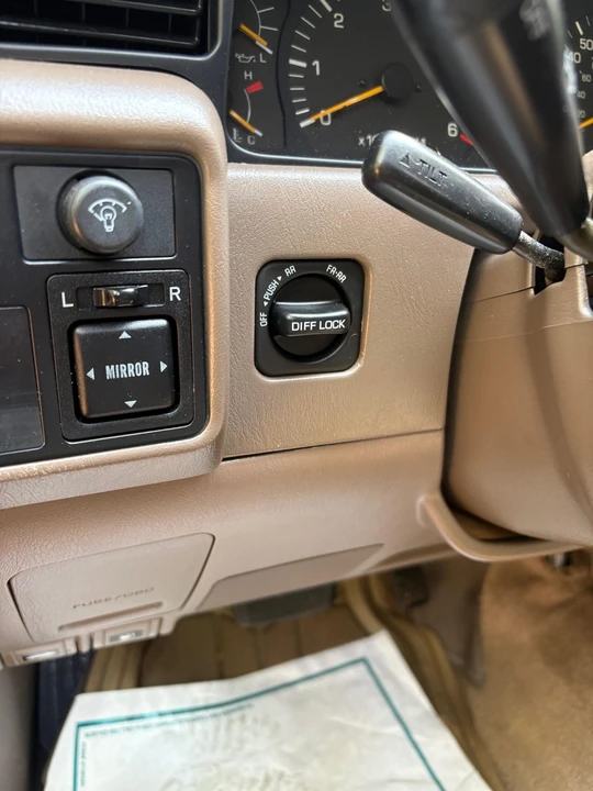 1997 Lexus LX 1st Gen - Image 30 of 31