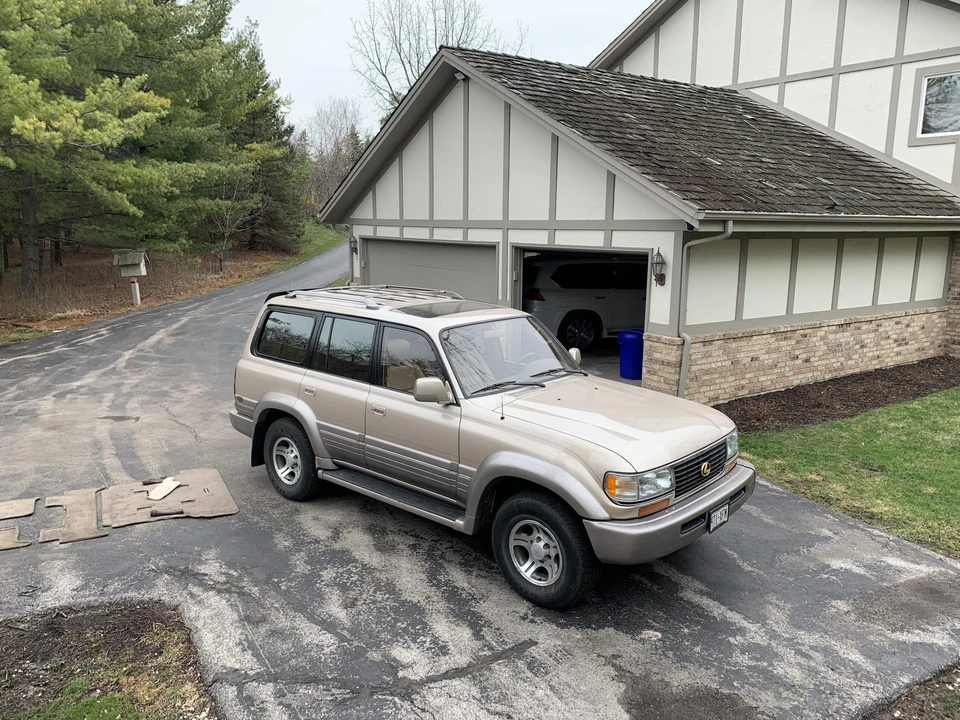 1997 Lexus LX 1st Gen - Image 8 of 31