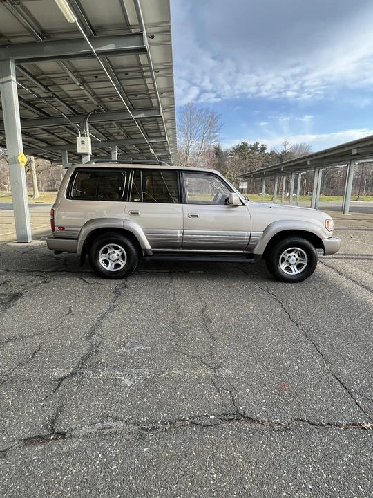 1997 Lexus LX 1st Gen - Image 19 of 31