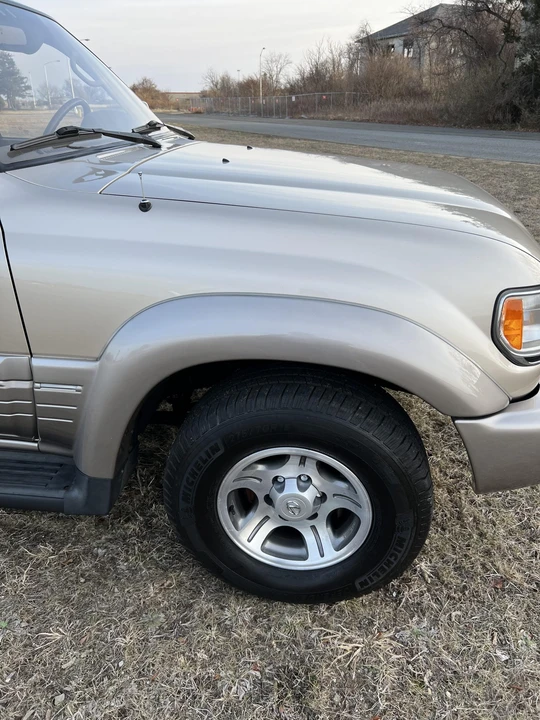 1997 Lexus LX 1st Gen - Image 28 of 31