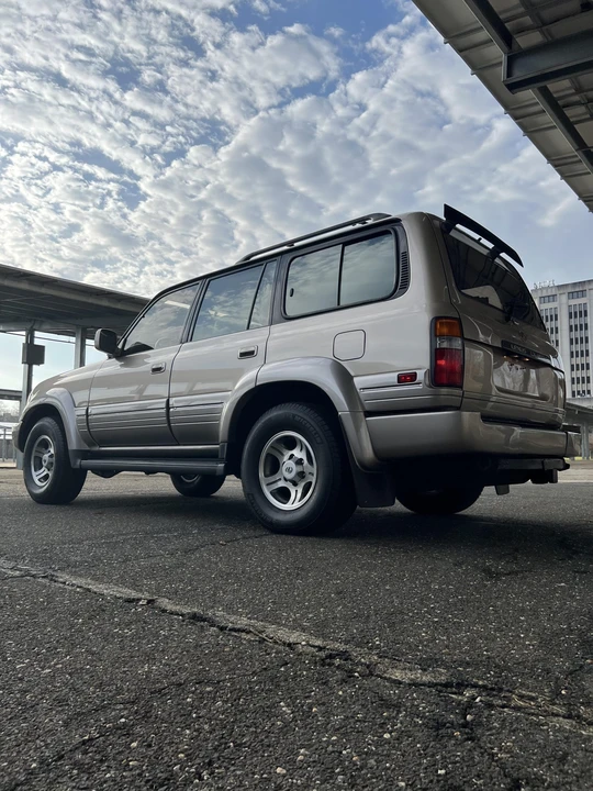 1997 Lexus LX 1st Gen - Image 23 of 31