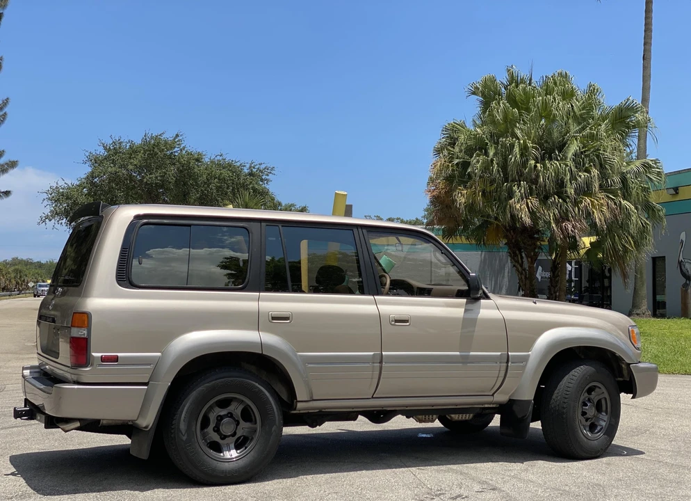 1997 Lexus LX 1st Gen - Image 18 of 31