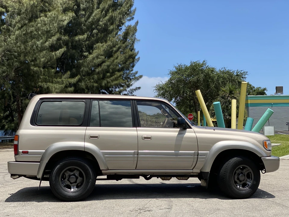 1997 Lexus LX 1st Gen - Image 17 of 31