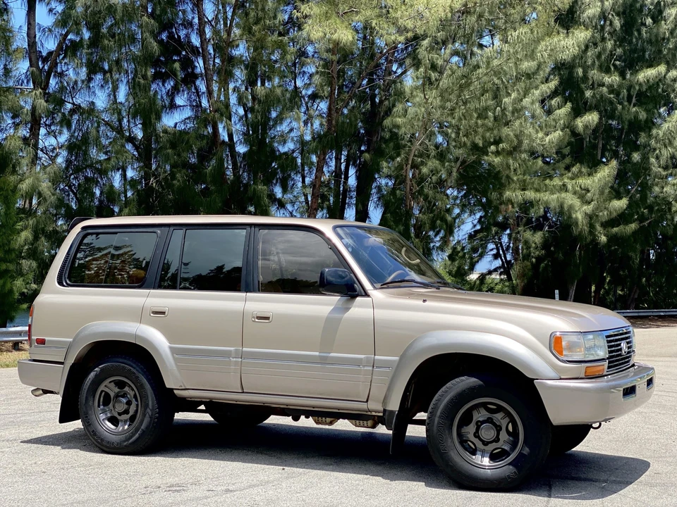 1997 Lexus LX 1st Gen - Image 16 of 31
