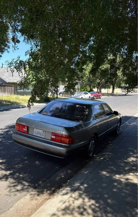 1997 Lexus LS 2nd Gen - Image 2 of 12