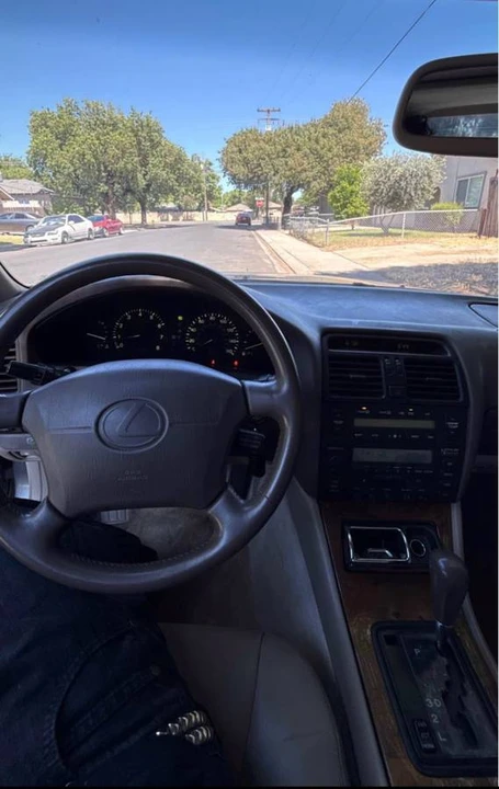 1997 Lexus LS 2nd Gen - Image 8 of 12