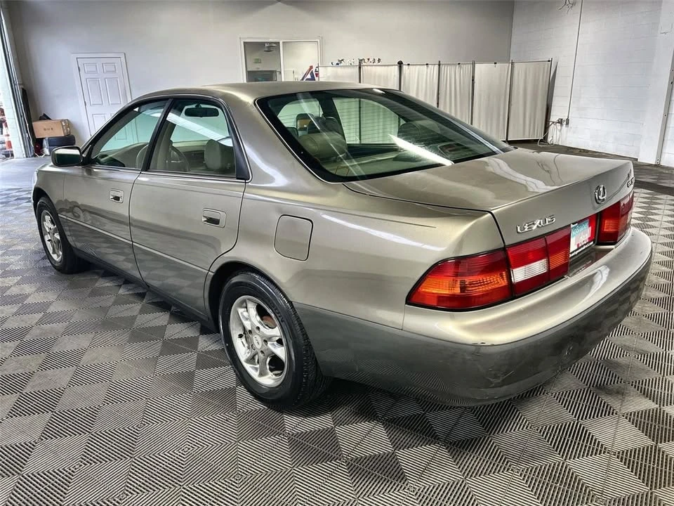 1997 Lexus ES 3rd Gen - Image 7 of 9