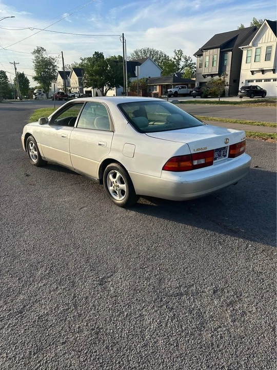 1997 Lexus ES 3rd Gen - Image 2 of 5
