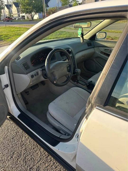 1997 Lexus ES 3rd Gen - Image 4 of 5