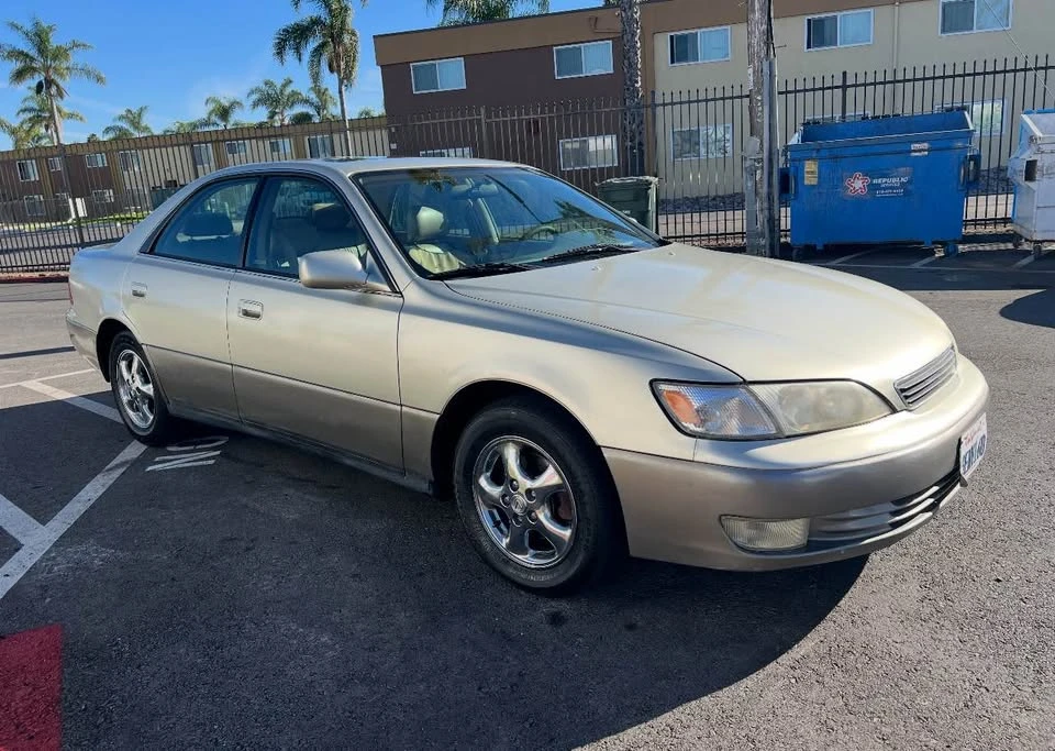 1997 Lexus ES 2nd Gen - Image 2 of 7
