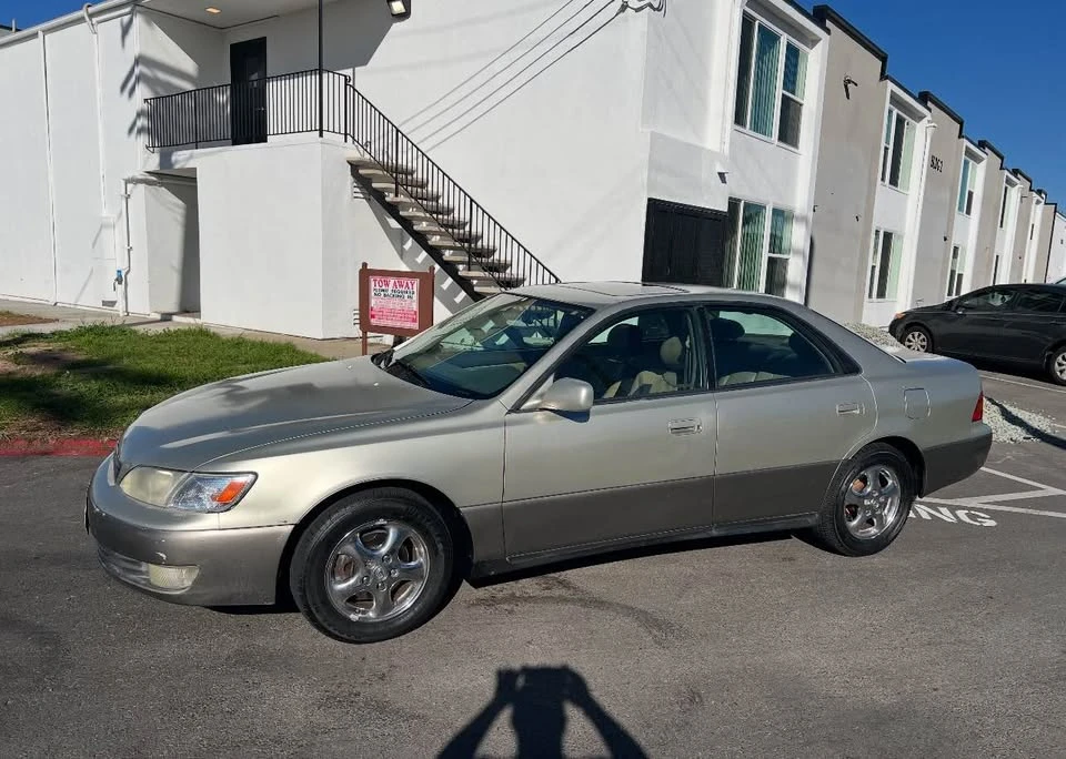 1997 Lexus ES 2nd Gen - Image 4 of 7