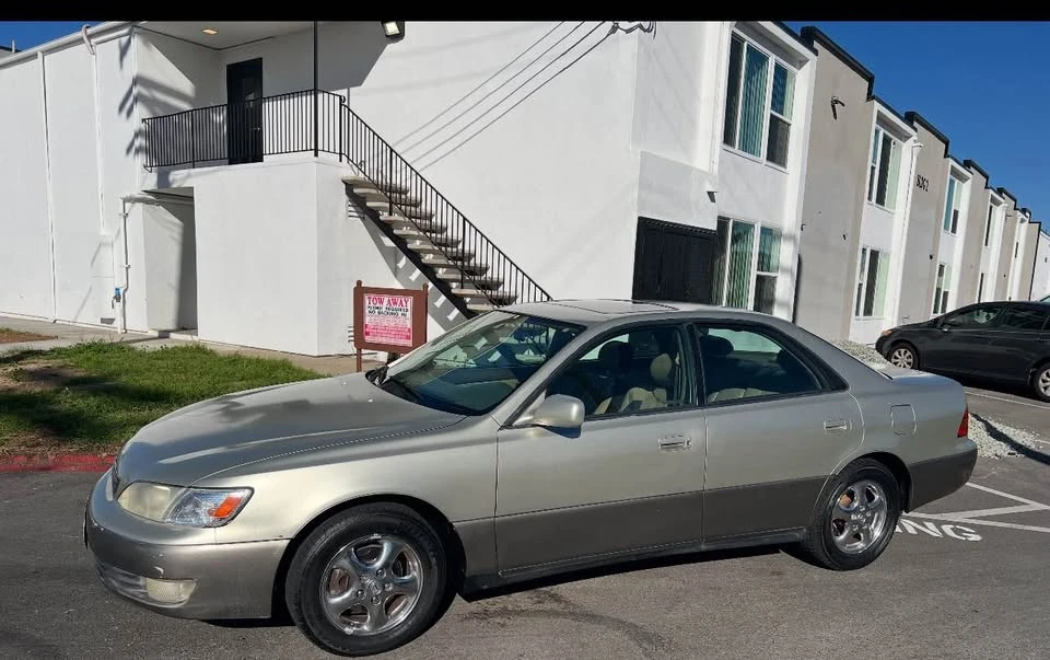 1997 Lexus ES 3rd Gen - Image 2 of 5