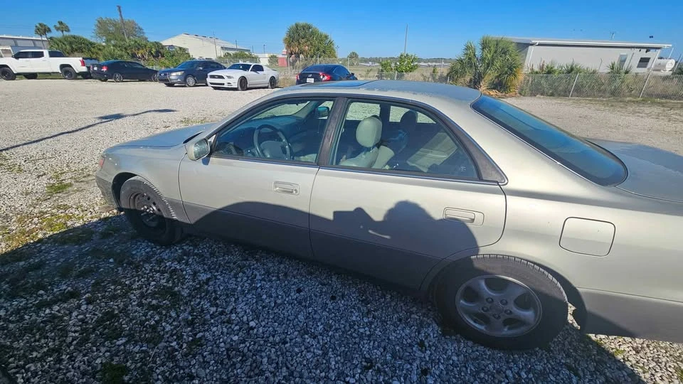 1997 Lexus ES 3rd Gen - Image 4 of 20