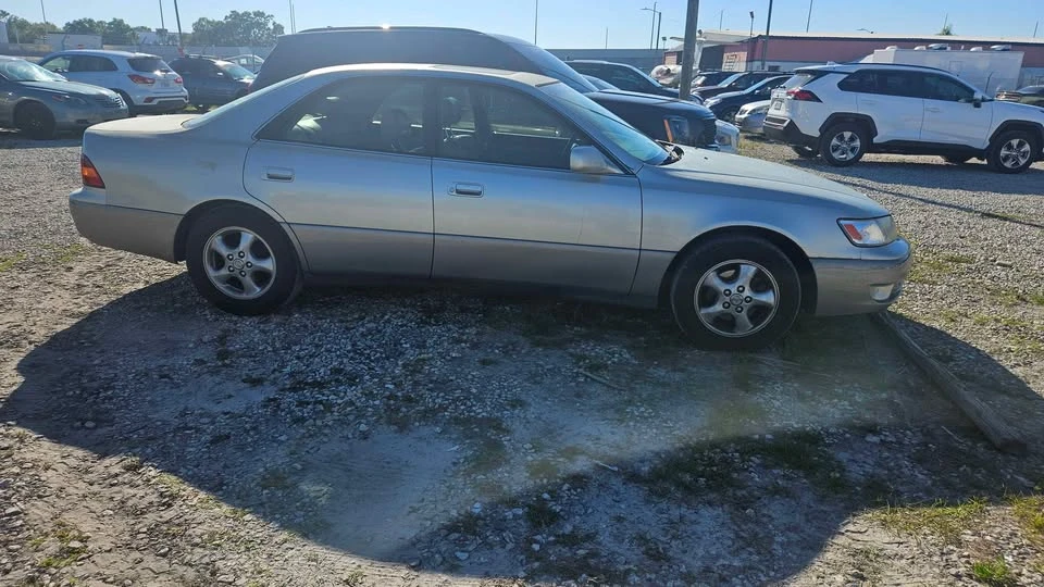 1997 Lexus ES 3rd Gen - Image 2 of 20