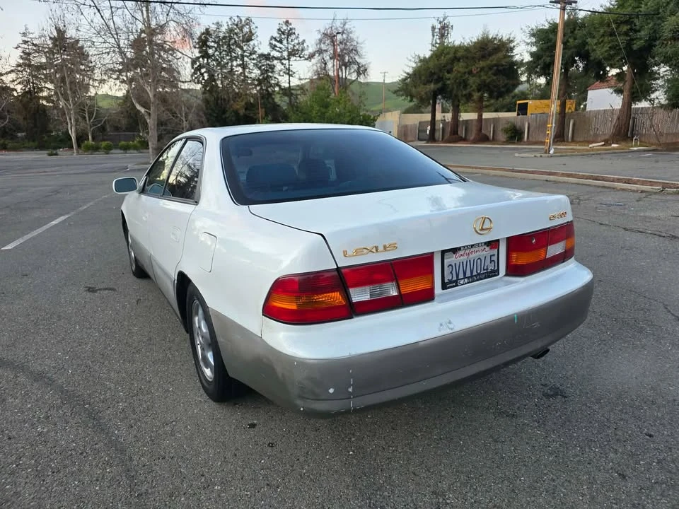 1997 Lexus ES 3rd Gen - Image 16 of 19