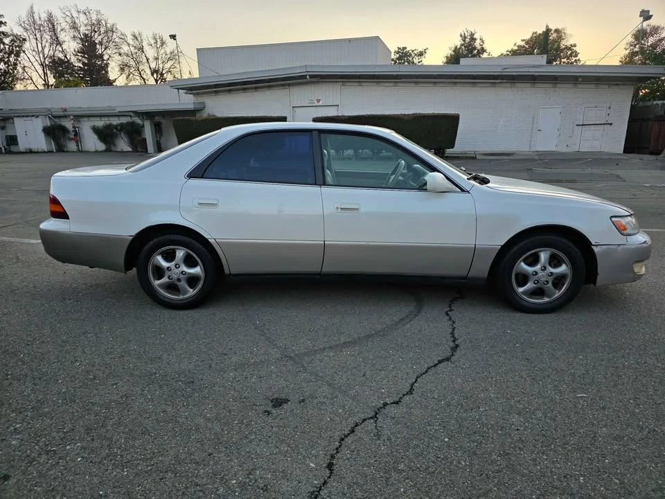 1997 Lexus ES 3rd Gen - Image 15 of 19