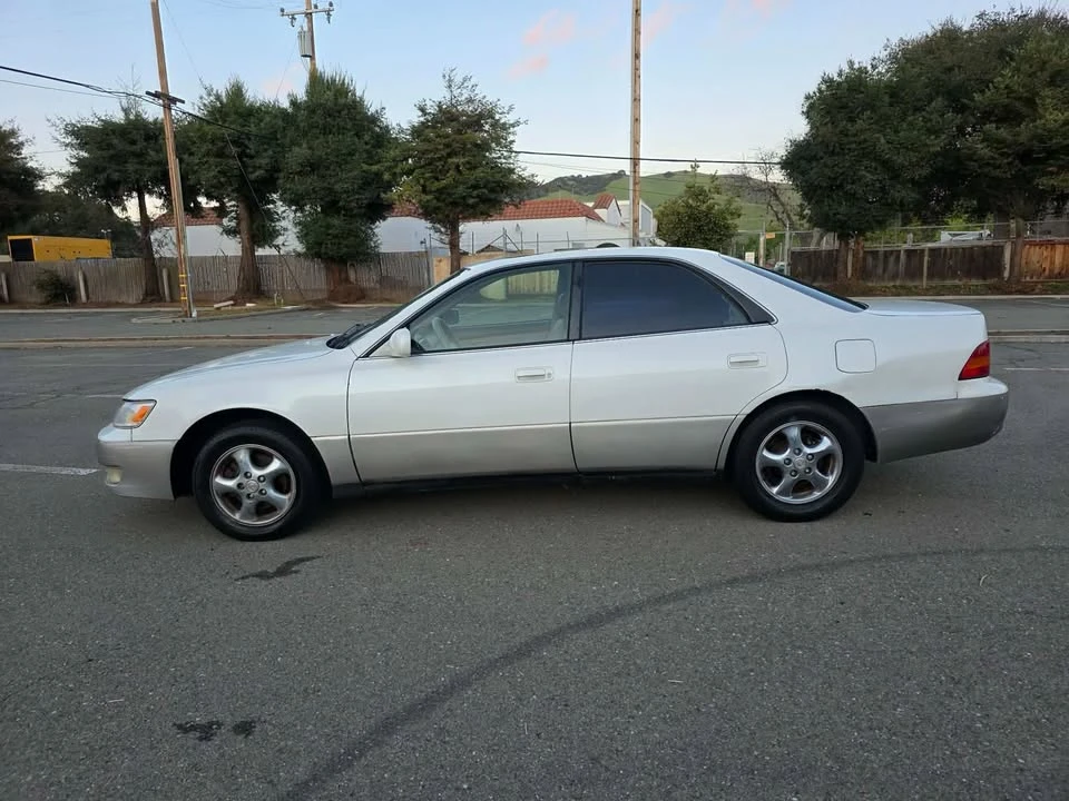 1997 Lexus ES 3rd Gen - Image 13 of 19