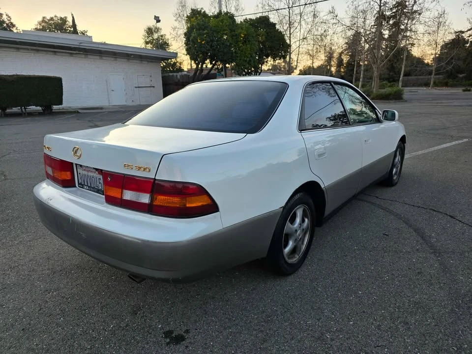 1997 Lexus ES 3rd Gen - Image 10 of 19