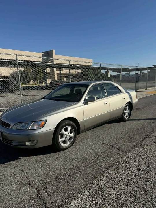 1997 Lexus ES 2nd Gen - Image 4 of 10