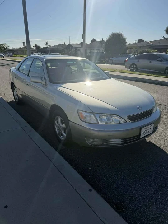 1997 Lexus ES 2nd Gen - Image 2 of 10