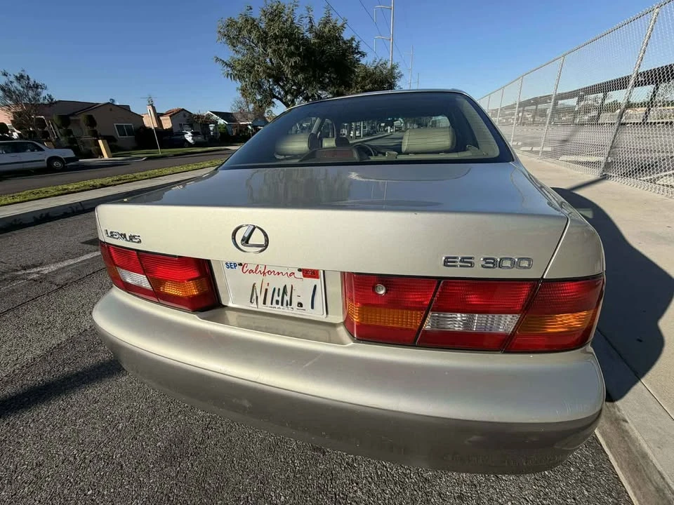 1997 Lexus ES 2nd Gen - Image 6 of 10