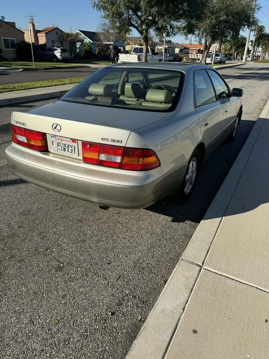 1997 Lexus ES 2nd Gen - Image 3 of 10