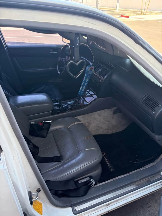 1997 Lexus LS 2nd Gen - Image 11 of 13