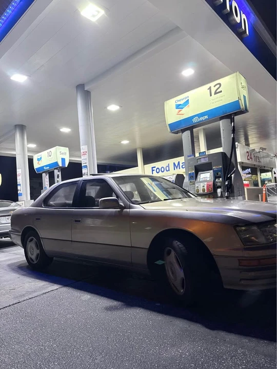 1997 Lexus LS 2nd Gen - Image 2 of 5