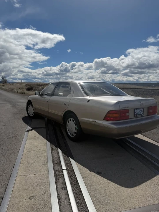 1997 Lexus LS 2nd Gen - Image 3 of 12