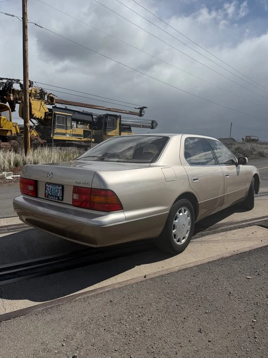 1997 Lexus LS 2nd Gen - Image 5 of 12