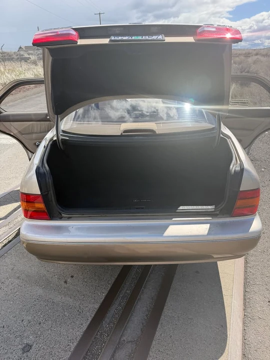 1997 Lexus LS 2nd Gen - Image 11 of 12