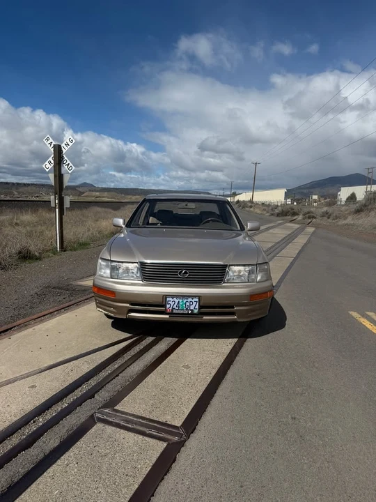 1997 Lexus LS 2nd Gen - Image 2 of 12
