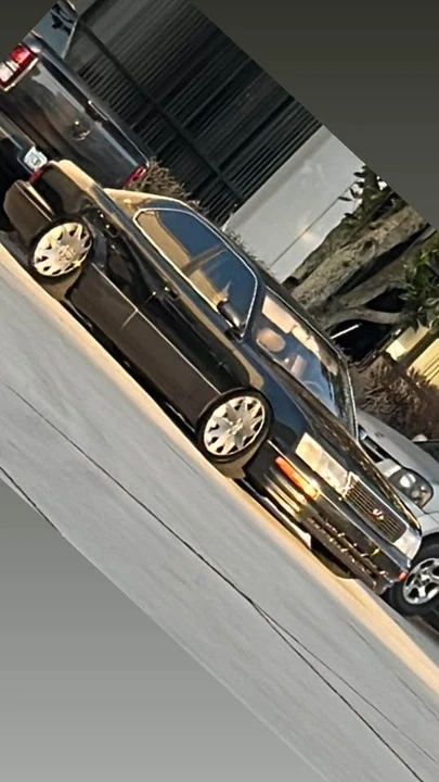 1997 Lexus LS 2nd Gen - Image 2 of 20