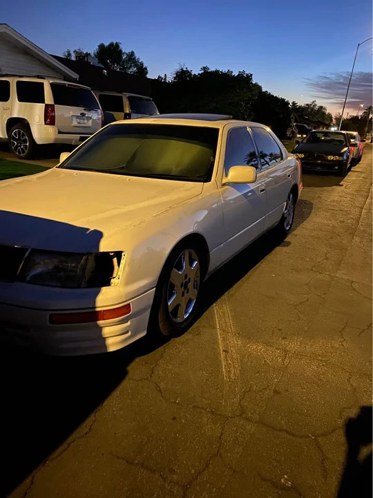 1997 Lexus LS 2nd Gen - Image 2 of 4