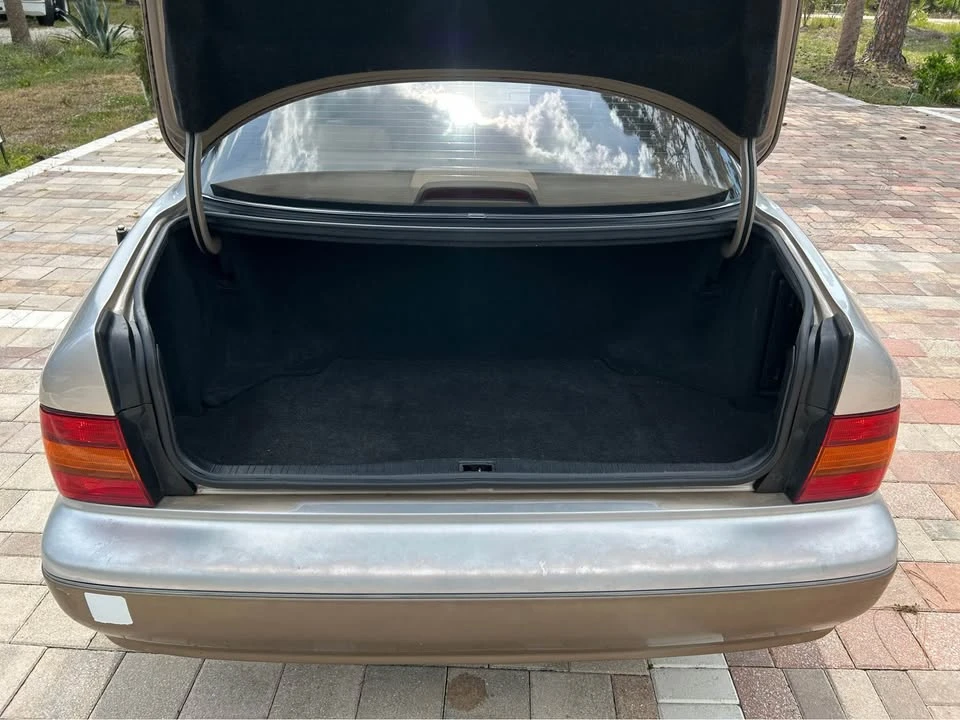 1997 Lexus LS 2nd Gen - Image 19 of 19