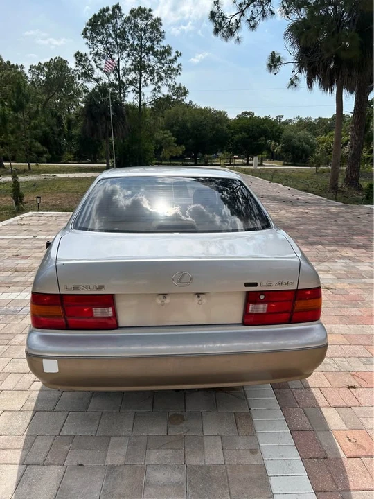 1997 Lexus LS 2nd Gen - Image 16 of 19