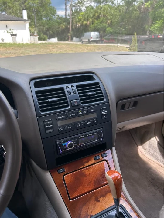 1997 Lexus LS 2nd Gen - Image 10 of 19