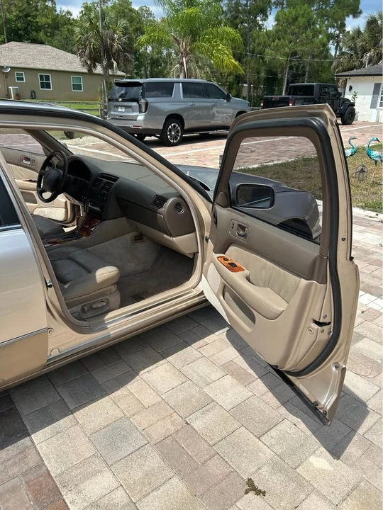 1997 Lexus LS 2nd Gen - Image 14 of 19