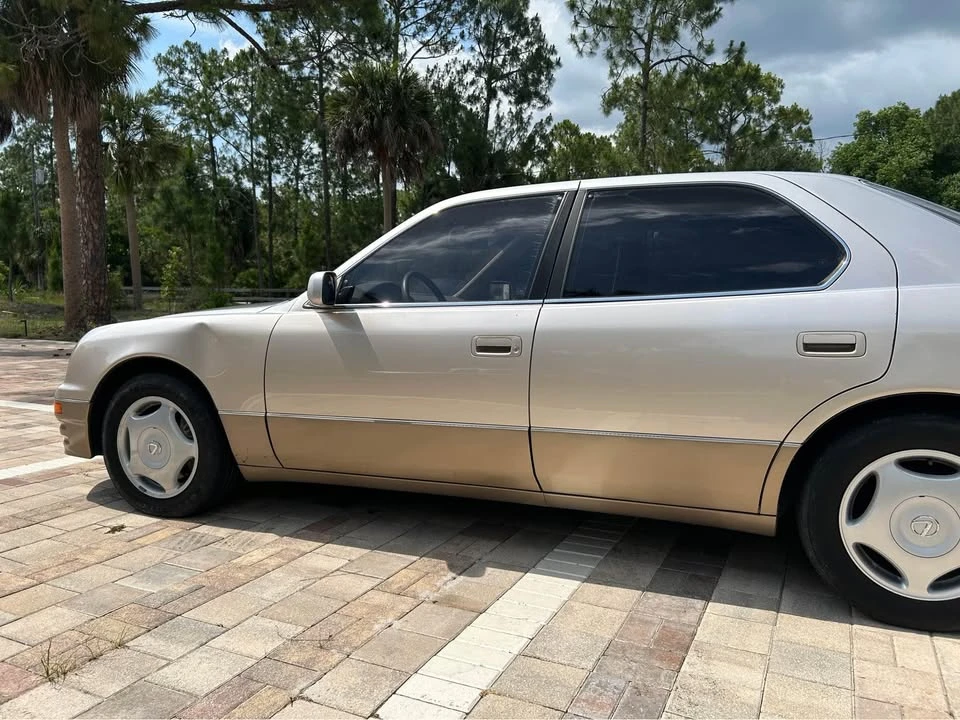 1997 Lexus LS 2nd Gen - Image 17 of 19