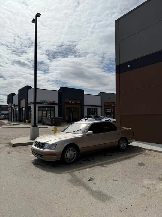 1997 Lexus LS 2nd Gen - Image 11 of 13