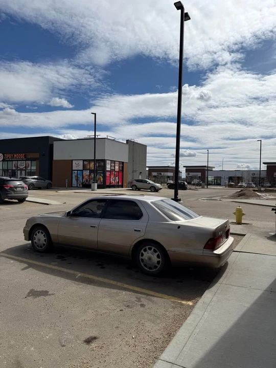 1997 Lexus LS 2nd Gen - Image 10 of 13