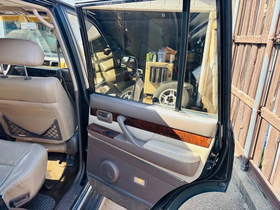 1997 Lexus LX 1st Gen - Image 11 of 18