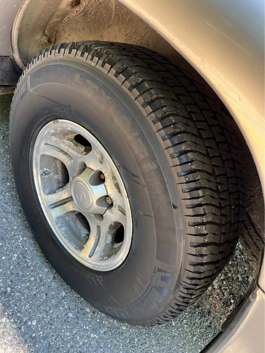 1997 Lexus LX 1st Gen - Image 17 of 19