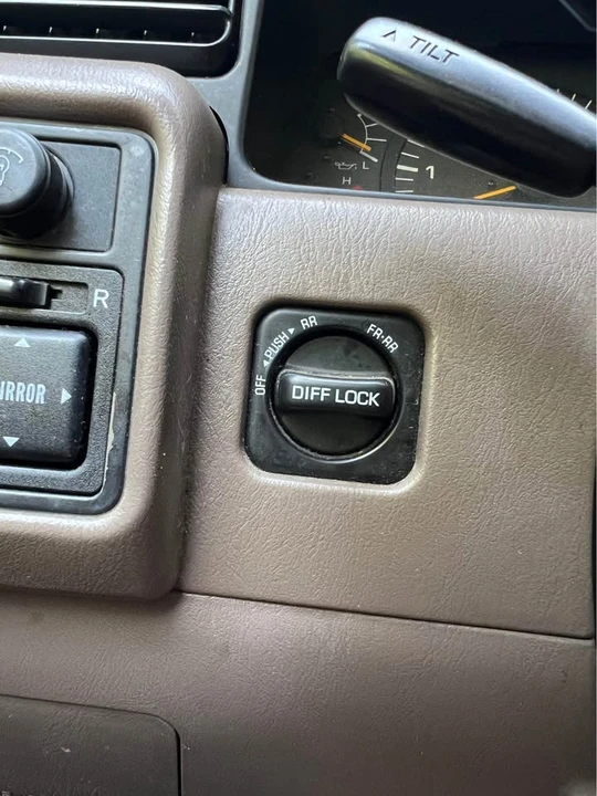 1997 Lexus LX 1st Gen - Image 19 of 19