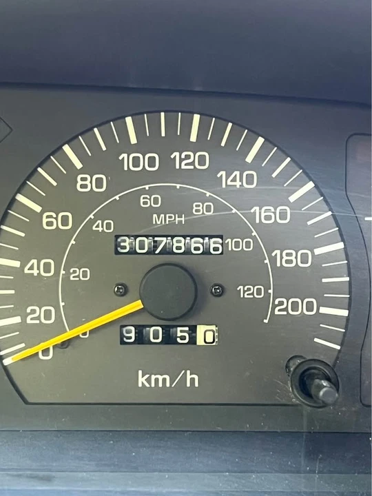 1997 Lexus LX 1st Gen - Image 18 of 19