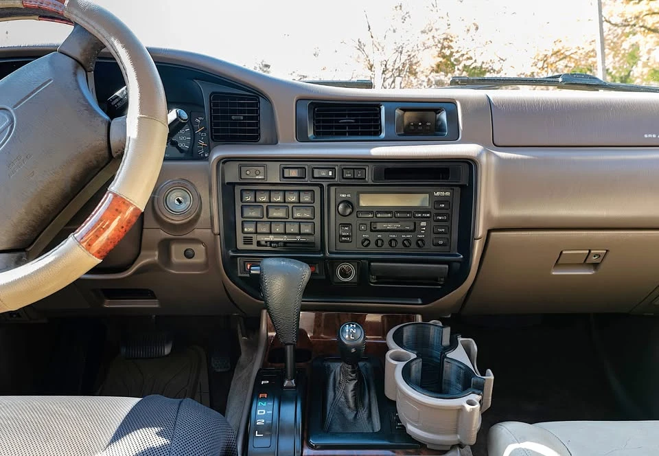 1997 Lexus LX 1st Gen - Image 12 of 13
