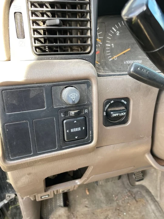 1997 Lexus LX 1st Gen - Image 6 of 6