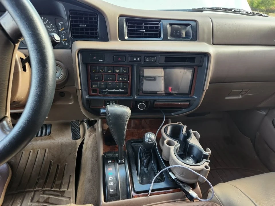 1997 Lexus LX 1st Gen - Image 13 of 14