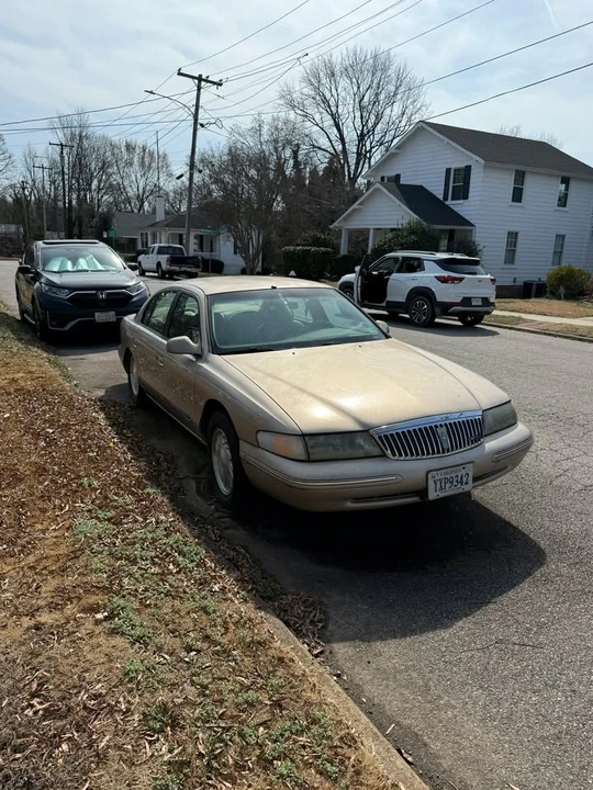 1997 Lincoln Continental 9th Gen - Image 2 of 8