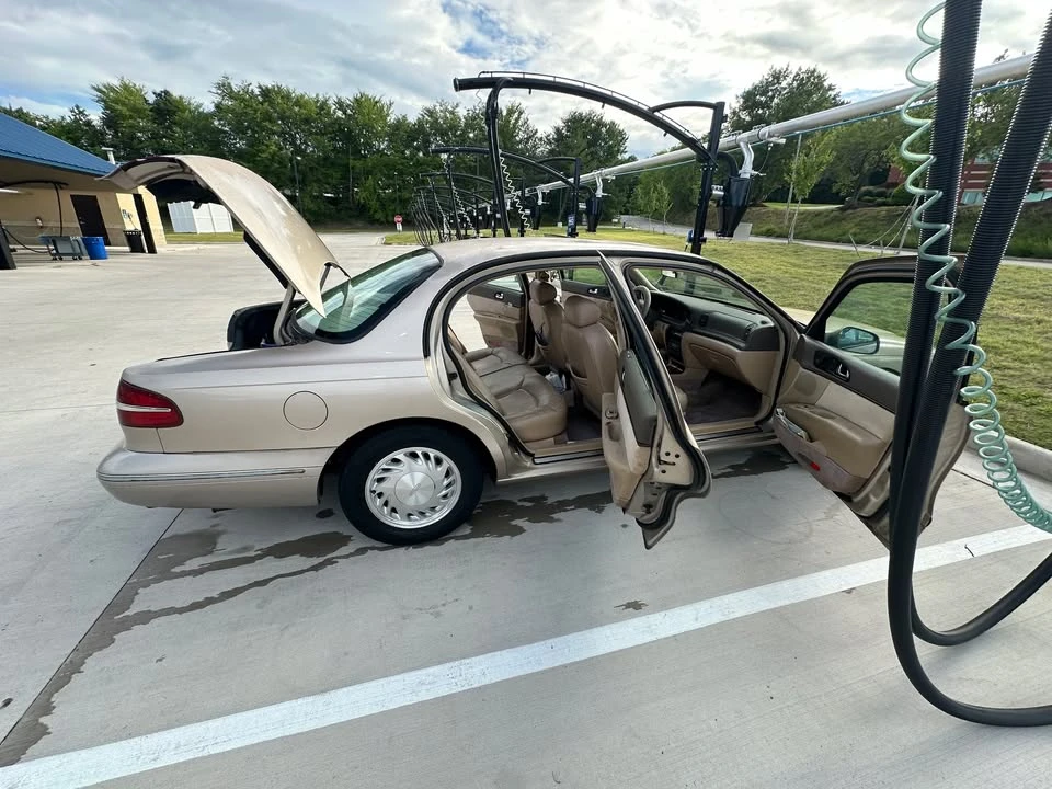 1997 Lincoln Continental 9th Gen - Image 7 of 8